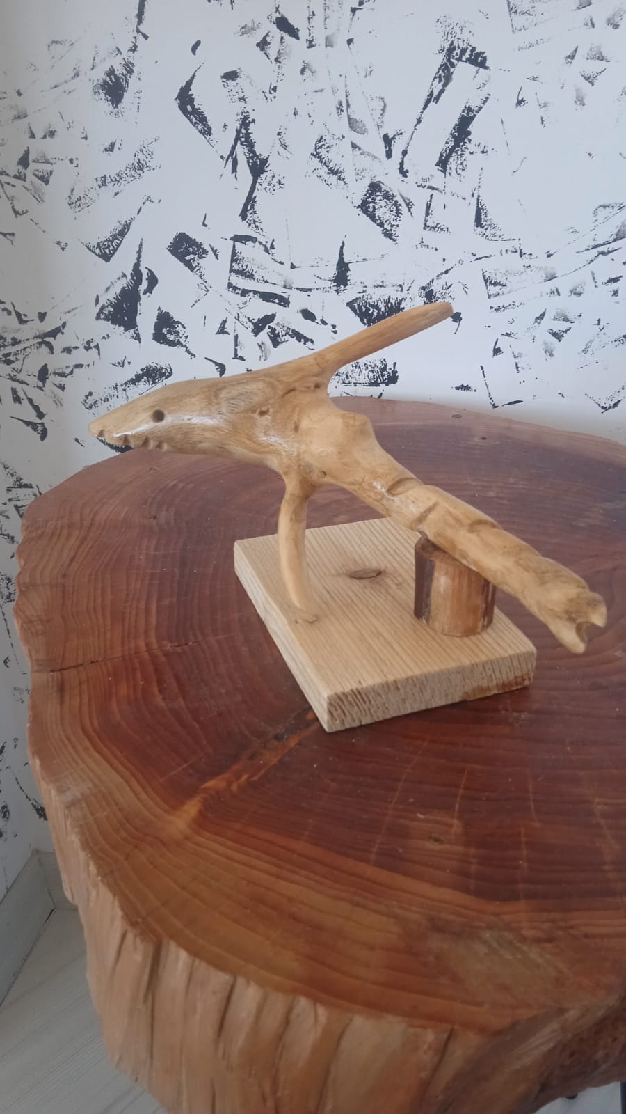 El yapımı ağaç kökünden biblo