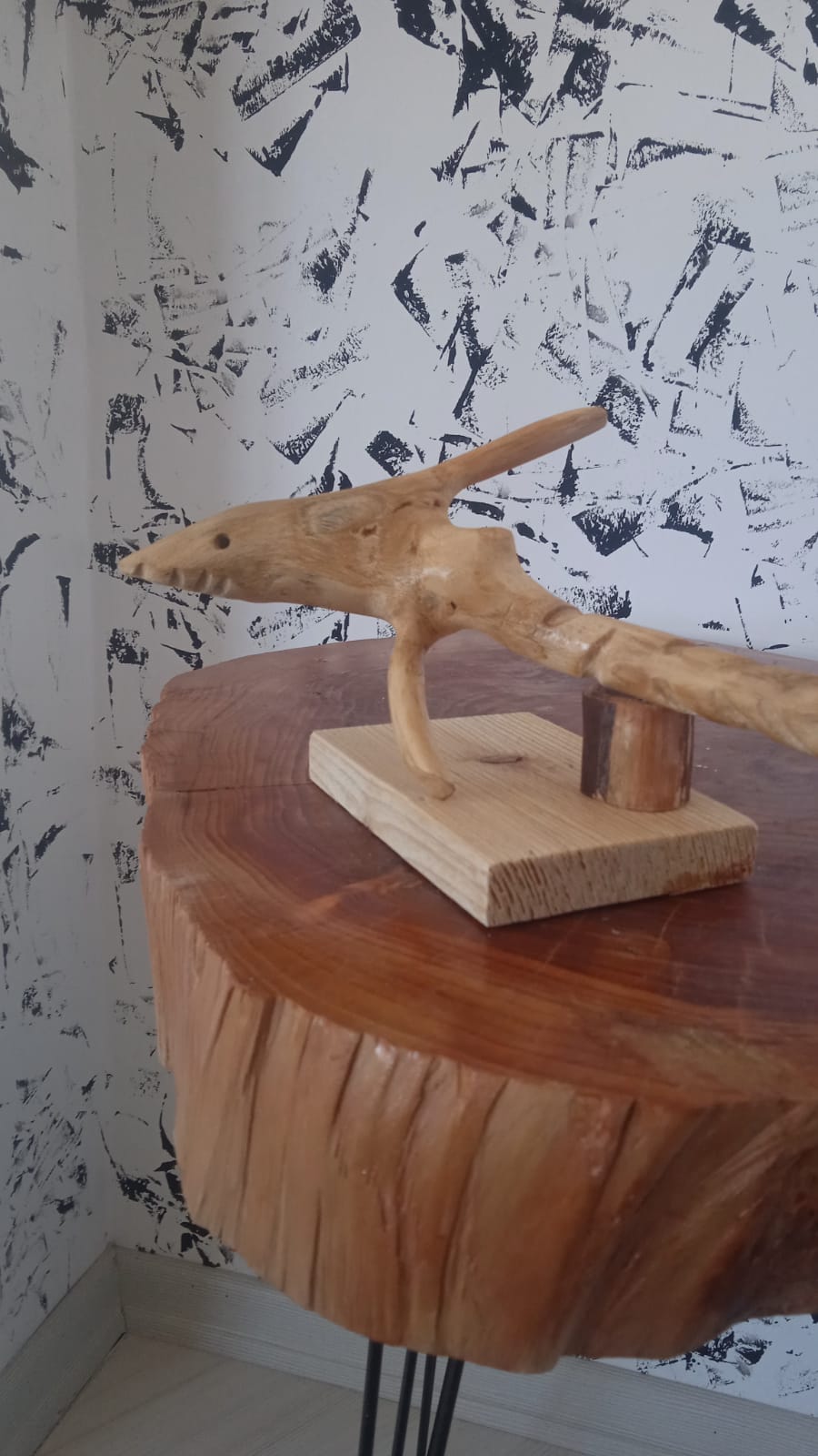 El yapımı ağaç kökünden biblo